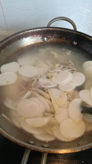 青菜冬笋肉丝年糕汤的做法 步骤15