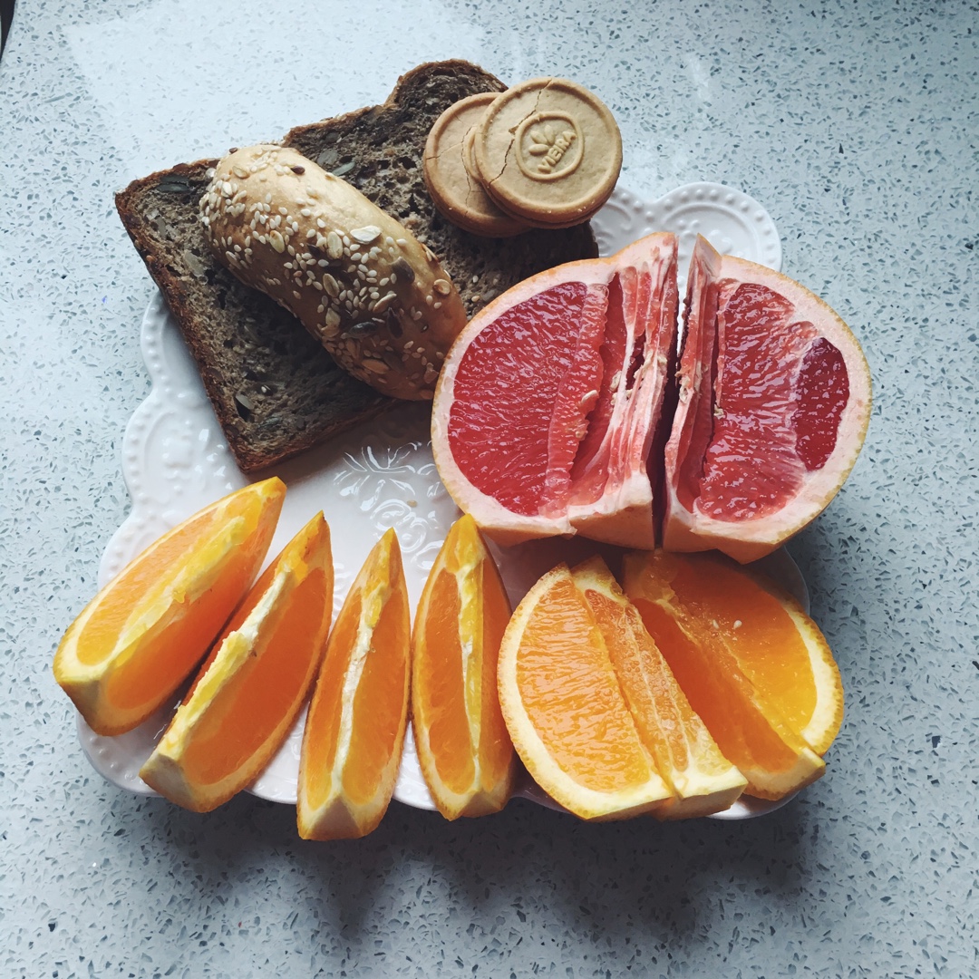 不急不躁吃早餐