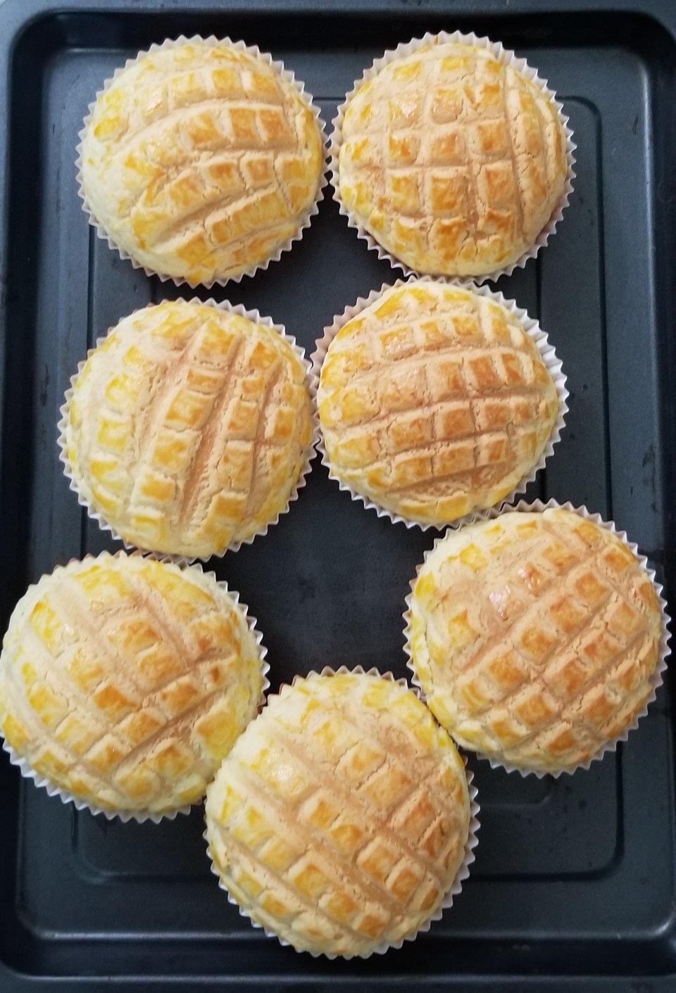 好吃到炸裂的港式菠萝包（附带制作酥皮的小视频）