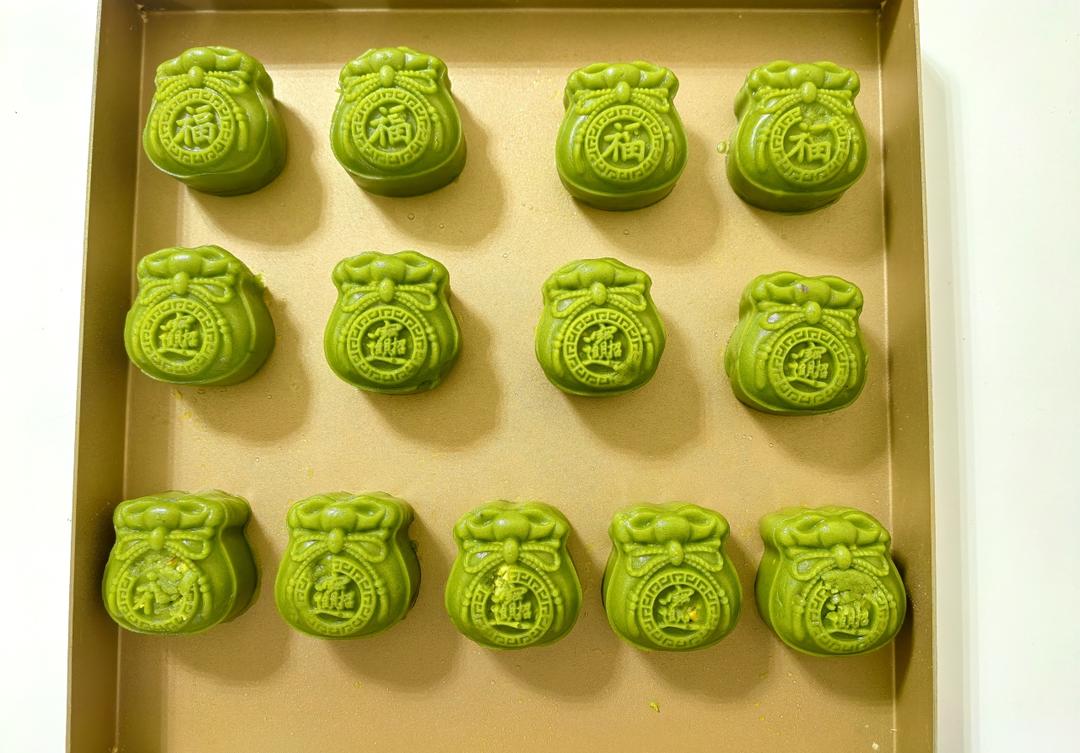 今年爆火的开心果脆皮月饼｜开心果霸霸月饼