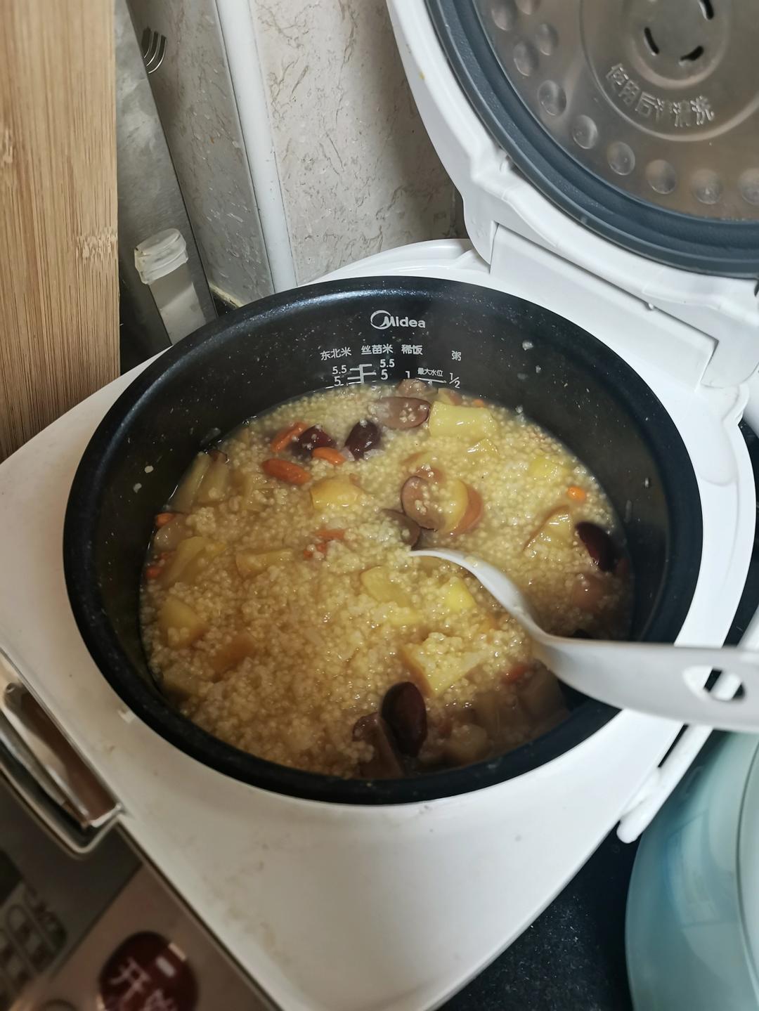 苹果红枣小米粥