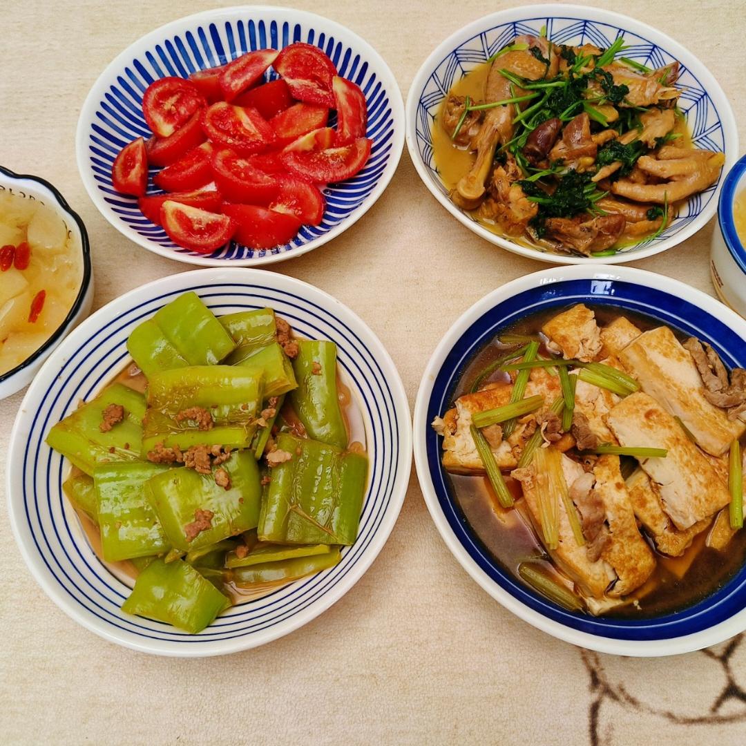 油焖肉末青椒