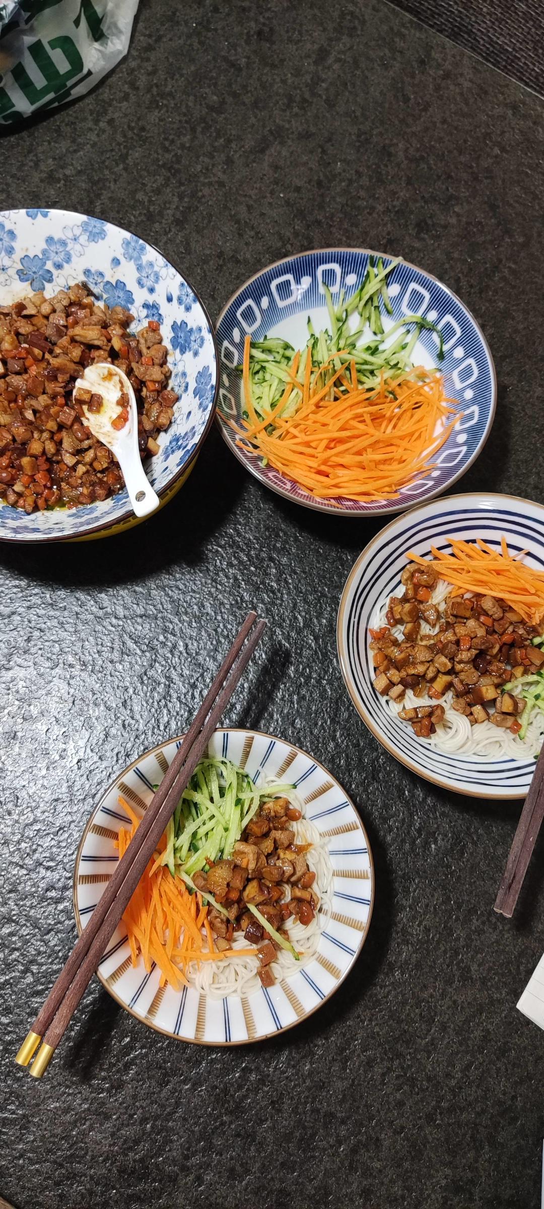 春川彩蔬肉酱拌面－爱仕达油你控系列