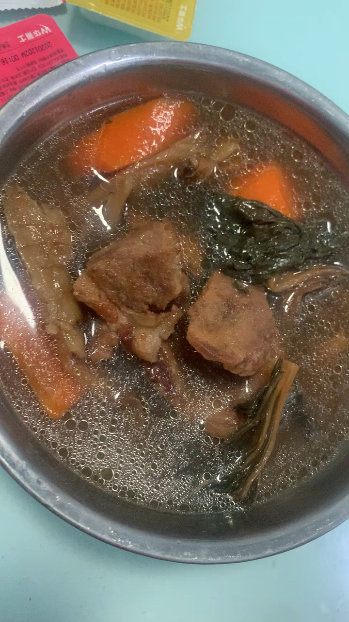 猪骨菜干胡萝卜竹薯汤