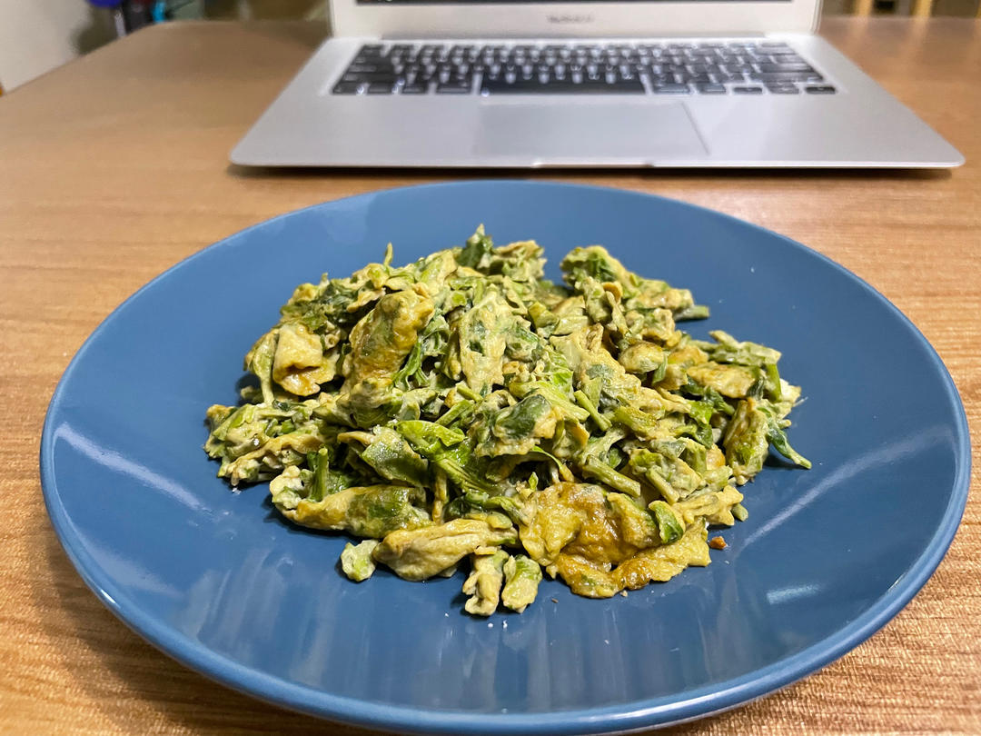 春天野菜香菜谱，七头一脑之一：香椿头炒鸡蛋