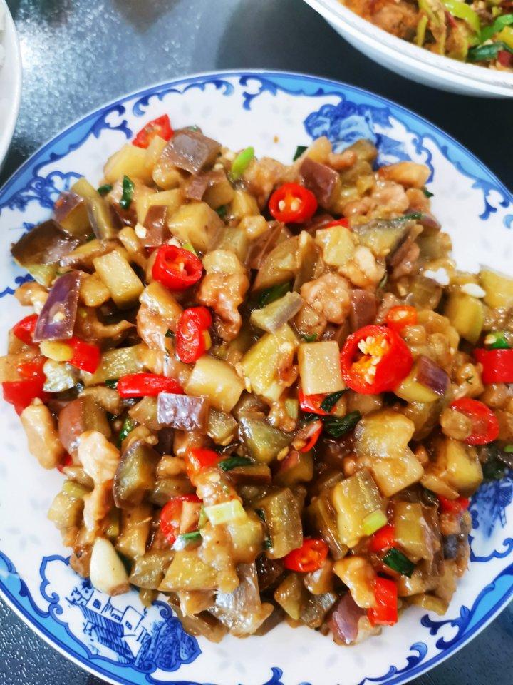 蒜苔肉末茄子~~孩子们超爱吃的米饭拌料，吃面条、做卷饼都超好吃