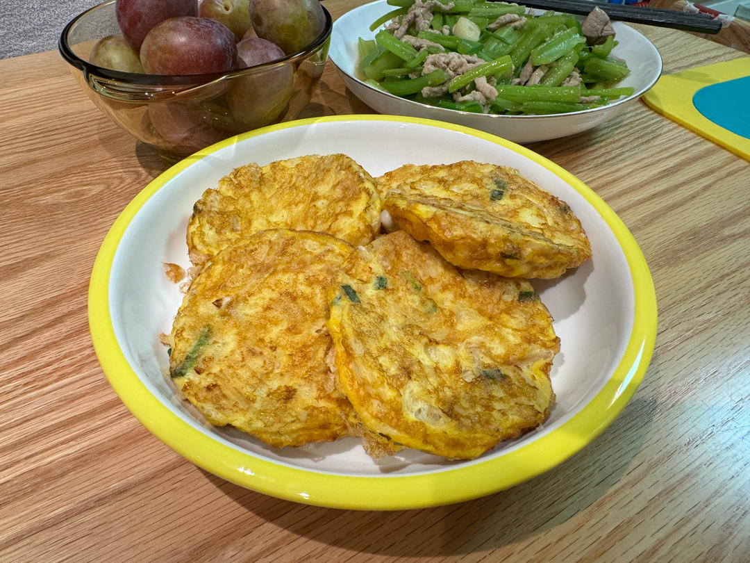 椒盐金针菇鸡蛋饼