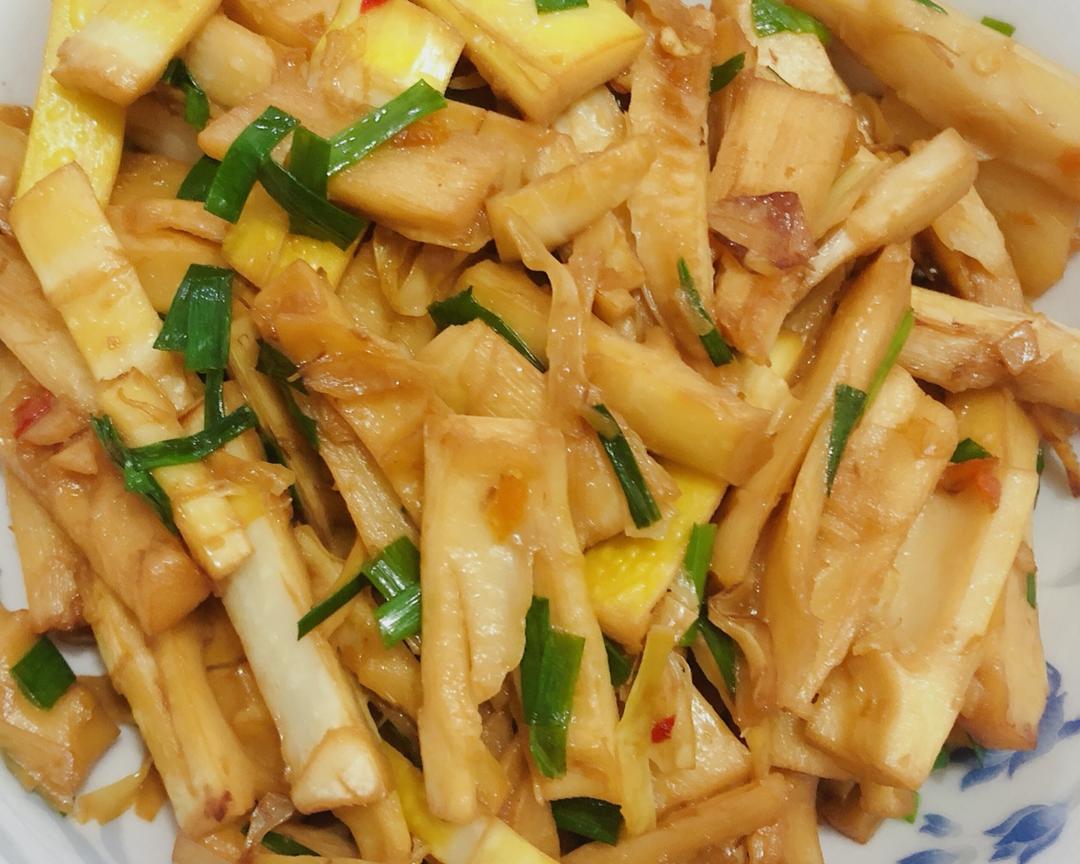 春季最鲜-百吃不厌的葱香油焖笋的做法