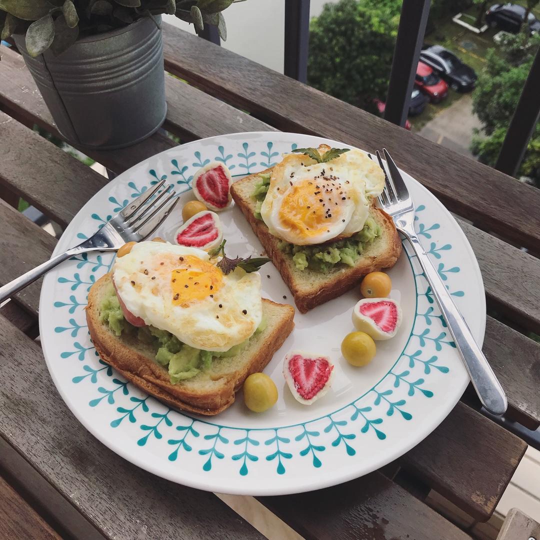 牛油果鸡蛋吐司 Avocado French toast with eggs