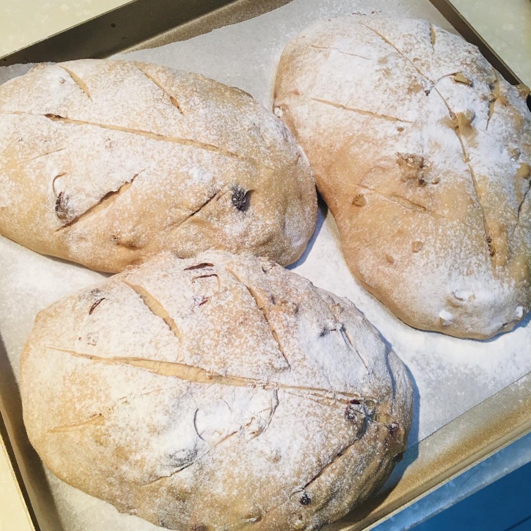 家庭版烤箱制作红酒蔓越莓核桃软欧包