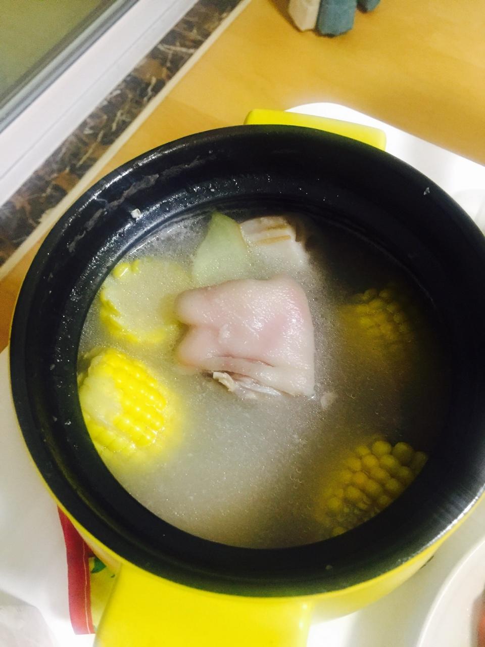 甜玉米猪手汤
