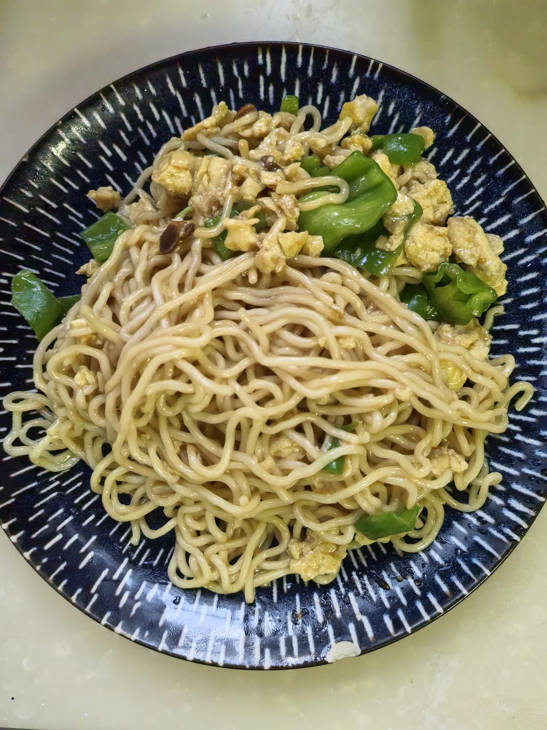 青椒鸡蛋拌面