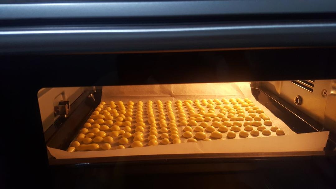 入口即化的无添加蛋黄溶豆