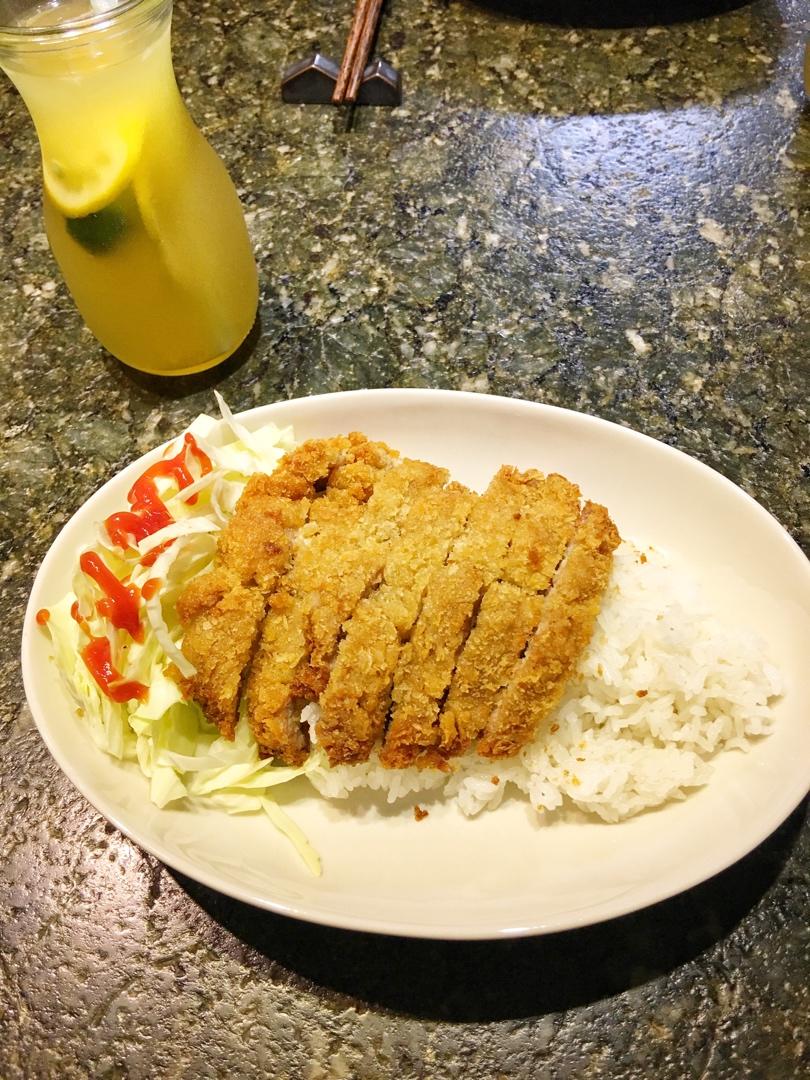 酥脆难挡的日式炸猪排饭