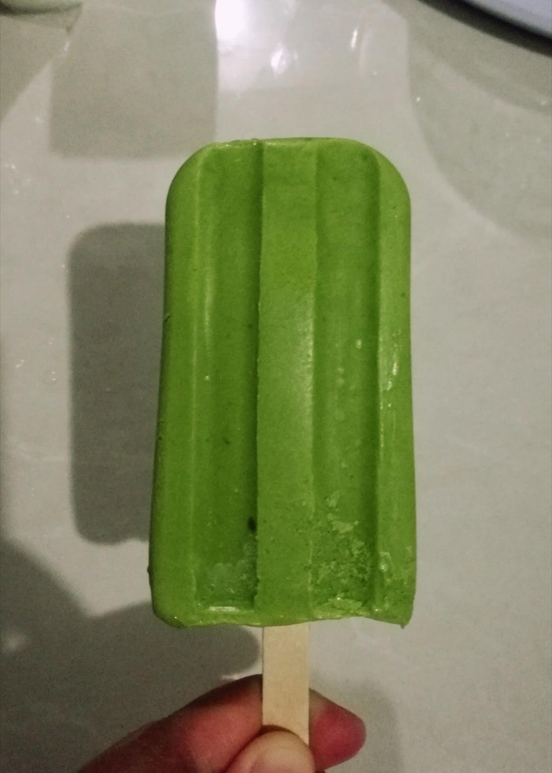 指尖上的梦想做的抹茶奶酪雪糕