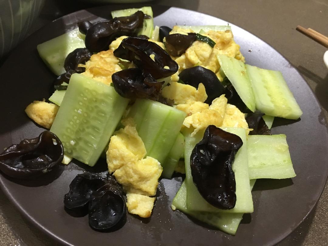 黄瓜木耳炒鸡蛋