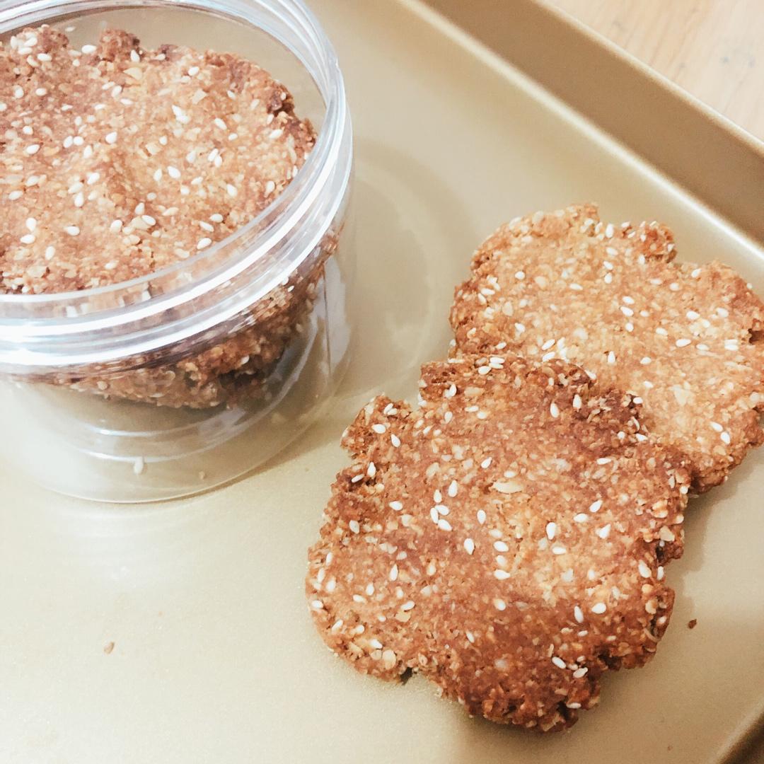 素食:有机燕麦芝麻大饼干