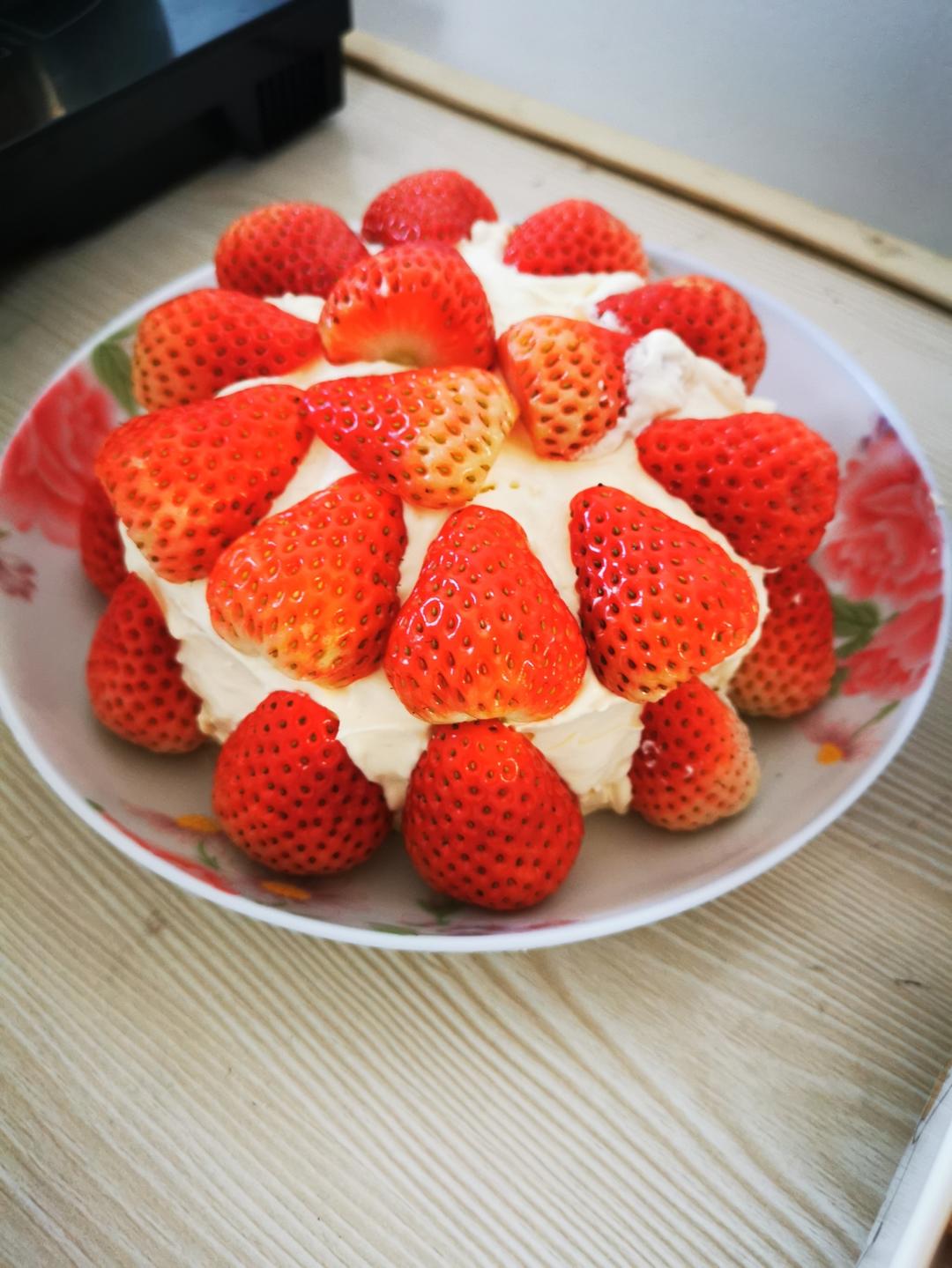 曼食慢语丨草莓芝士雪山蛋糕