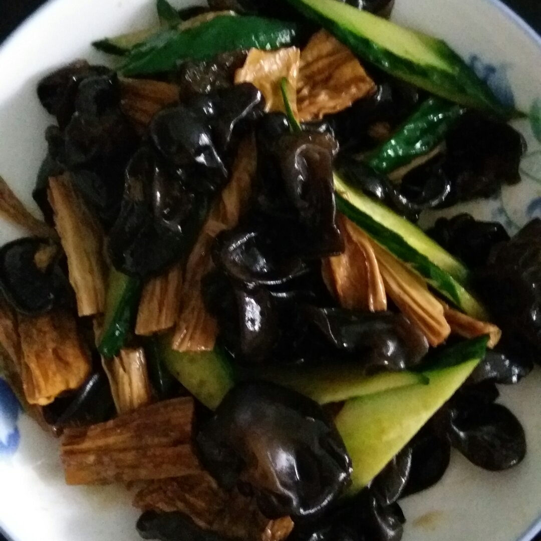 洋葱木耳炒腐竹