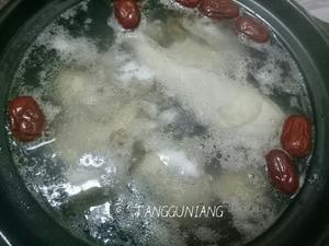 铁皮石斛母鸡汤的做法 步骤4