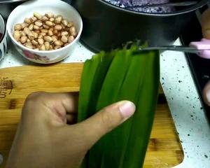 芦苇叶包粽子的做法 步骤5