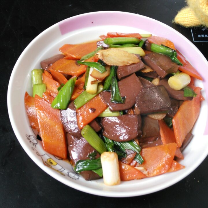 青蒜胡萝卜炒鸭血