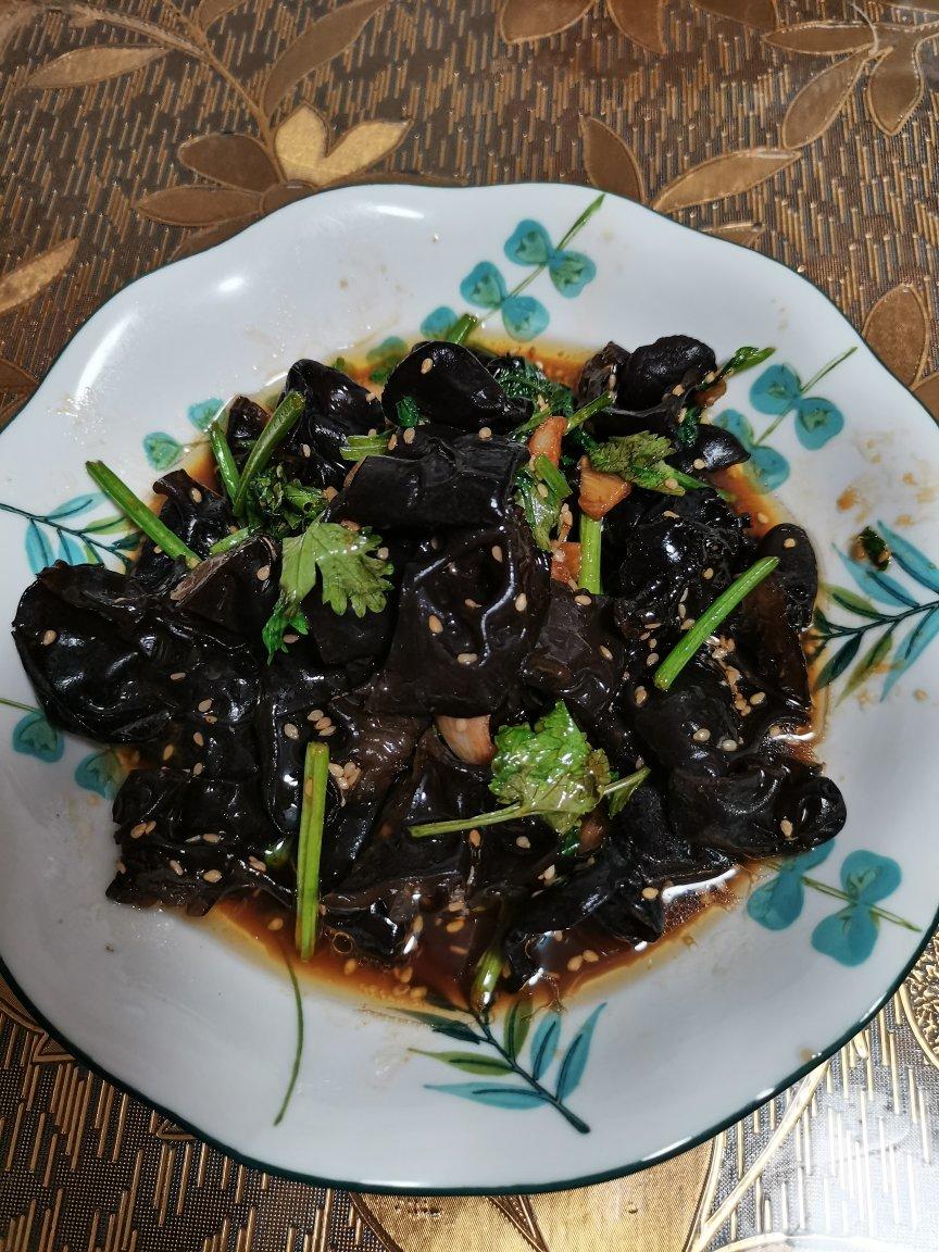 『凉拌木耳的做法，很多人忽略了这最重要的一步』