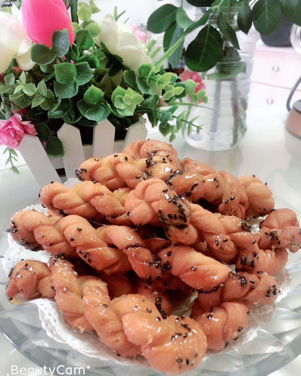 又香又酥鸡蛋小麻花，适合不爱甜食的你