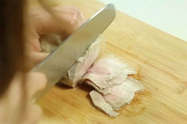 下饭神菜 家常小炒肉的做法 步骤4