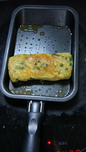 【桂冠沙拉酱食谱】香葱肉松沙拉鸡蛋卷的做法 步骤6