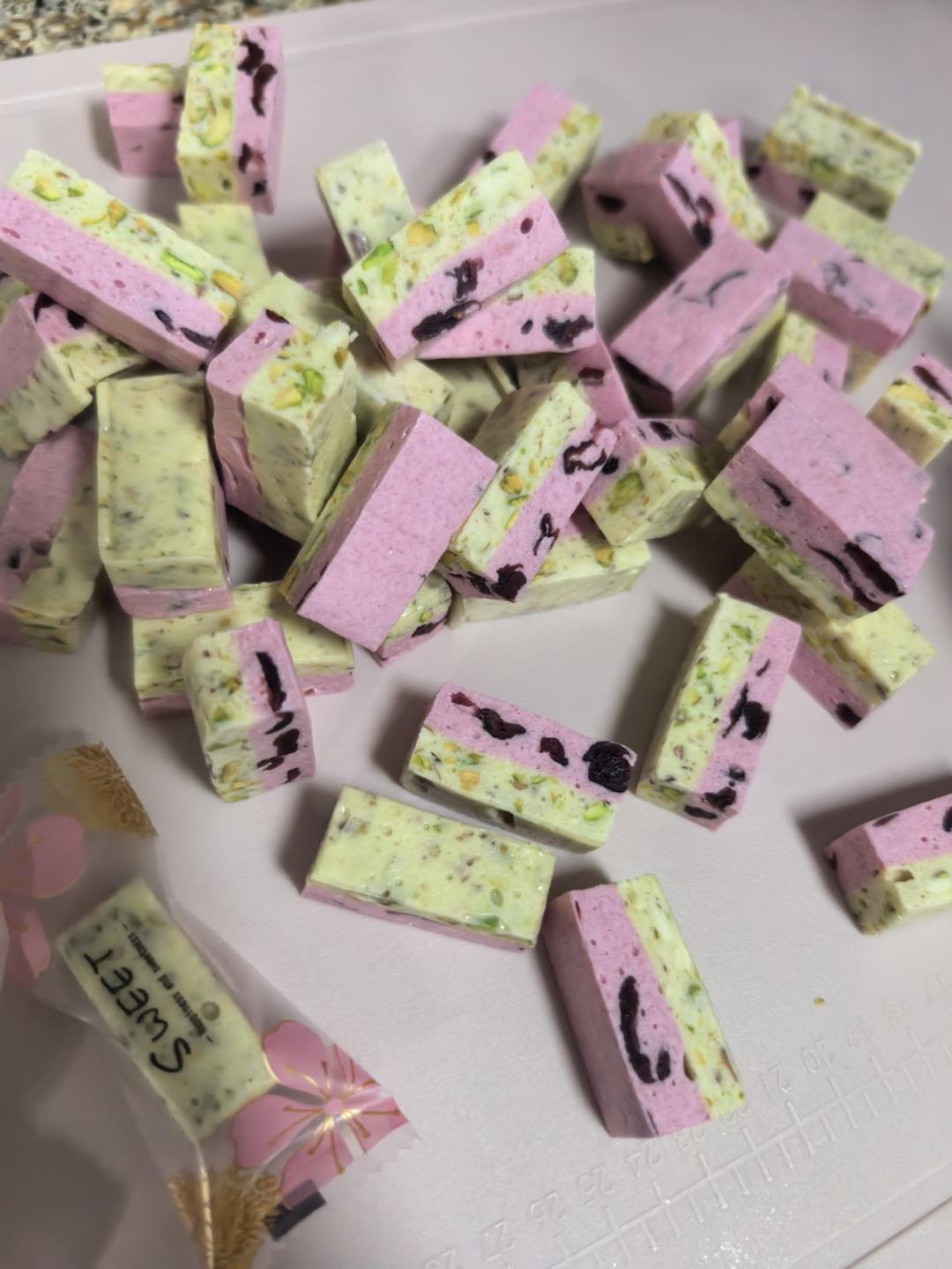 这个系列的牛轧糖我们做了9款 每一款都有它们的专属名字