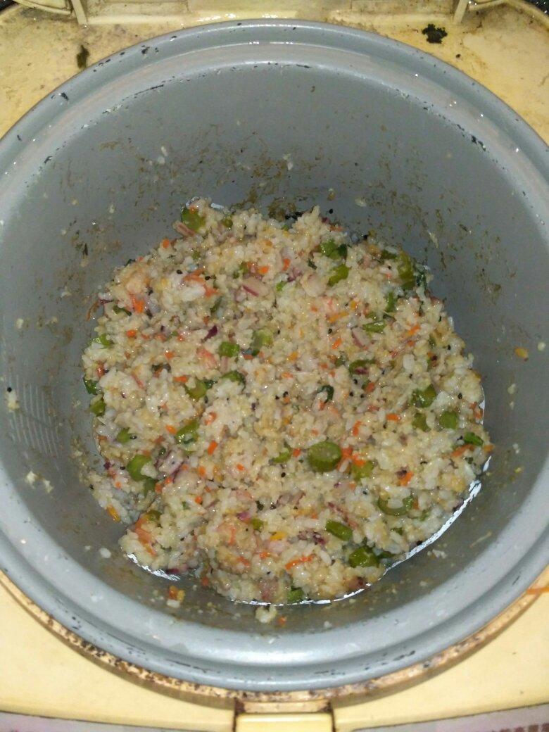 虾仁鱿鱼须炒饭