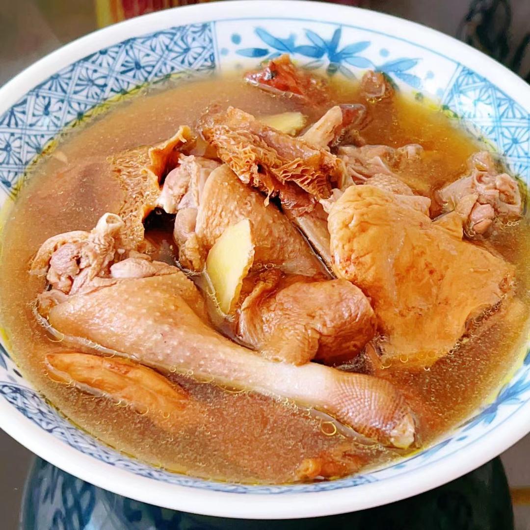 野生干杂菌炖老鸭汤
