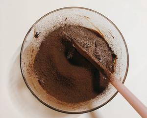 黑巧克力抹茶凝酪凹蛋糕🍰的做法 步骤3