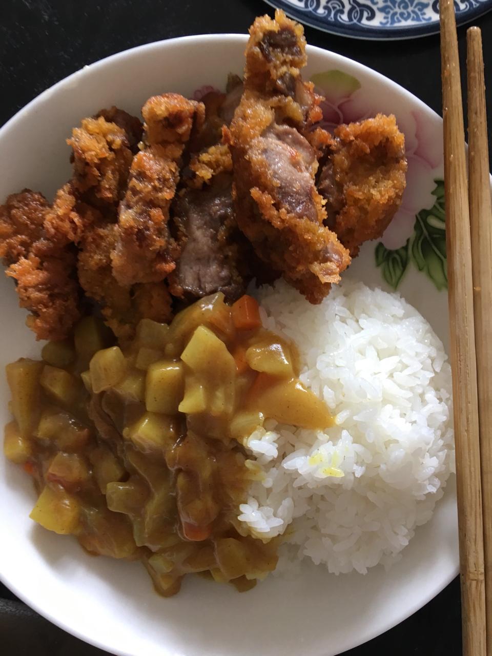 炸鸡排咖喱饭