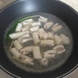 海鲜豆腐烧的做法 步骤2