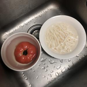 「昨日的美食」同款番茄烩鸡腿肉的做法 步骤2