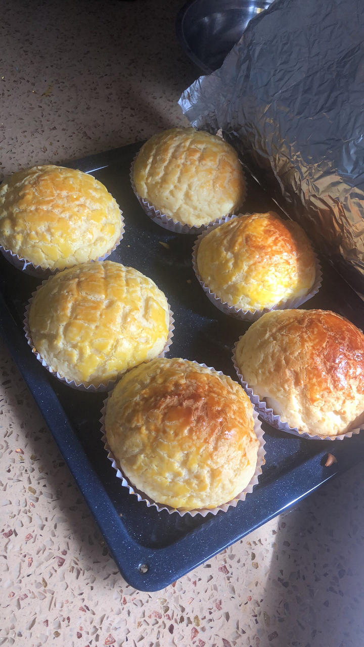 好吃到炸裂的港式菠萝包（附带制作酥皮的小视频）