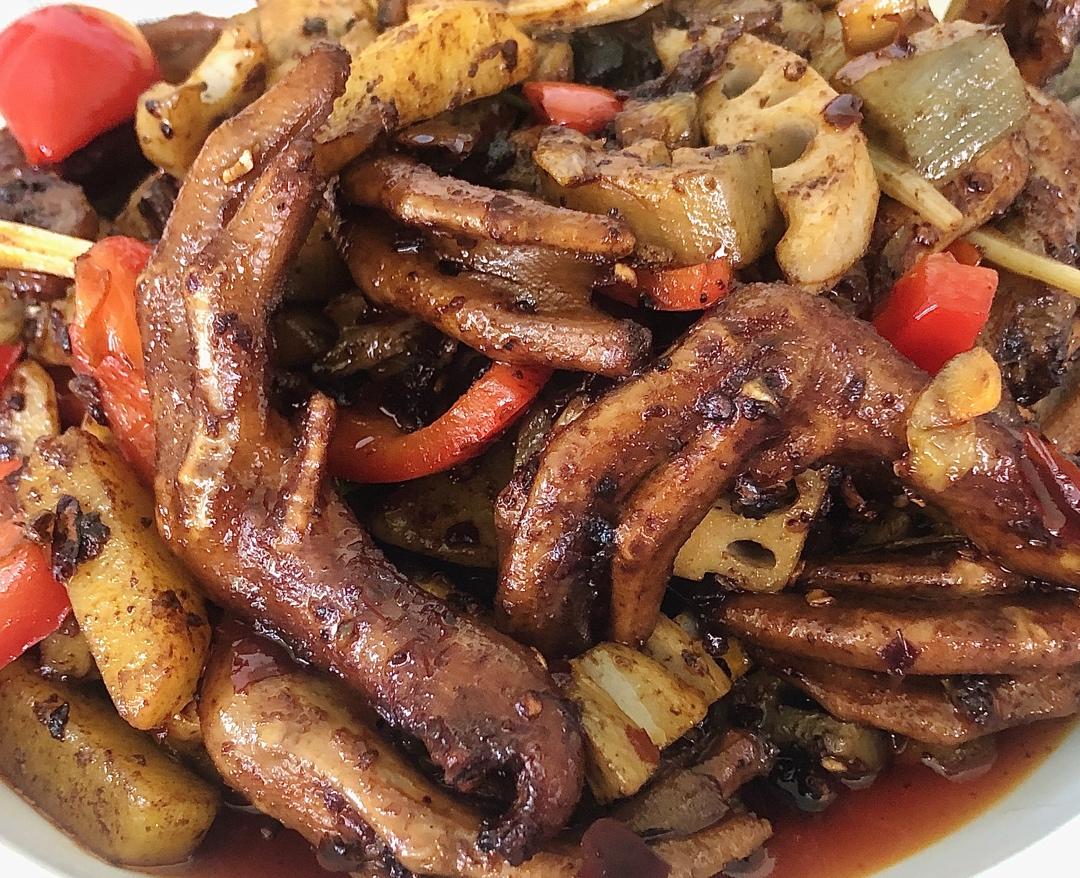 厨师长教你：“干锅鸭脚”的家常做法，边加热边吃全身都暖暖的