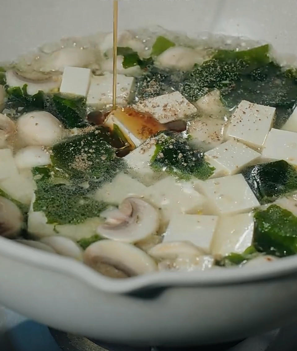 口蘑海带豆腐汤