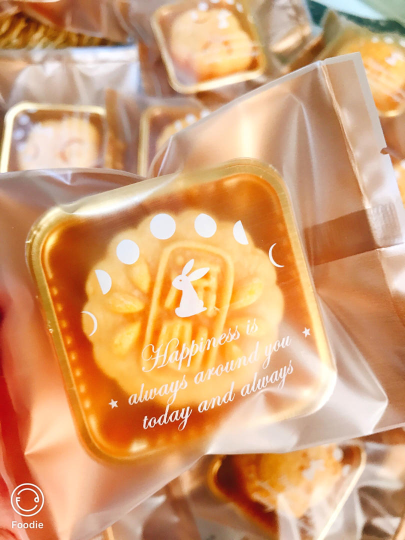 💃奶黄流心月饼——这是可以让你坐稳朋友圈厨霸位置的月饼🥮，没人点赞算我输👎