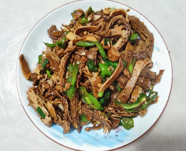 青椒虎皮香干的做法