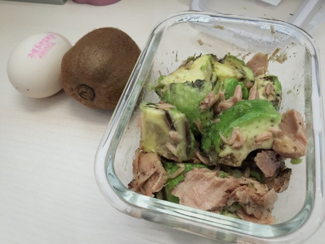 基础但靠谱的金枪鱼牛油果沙拉