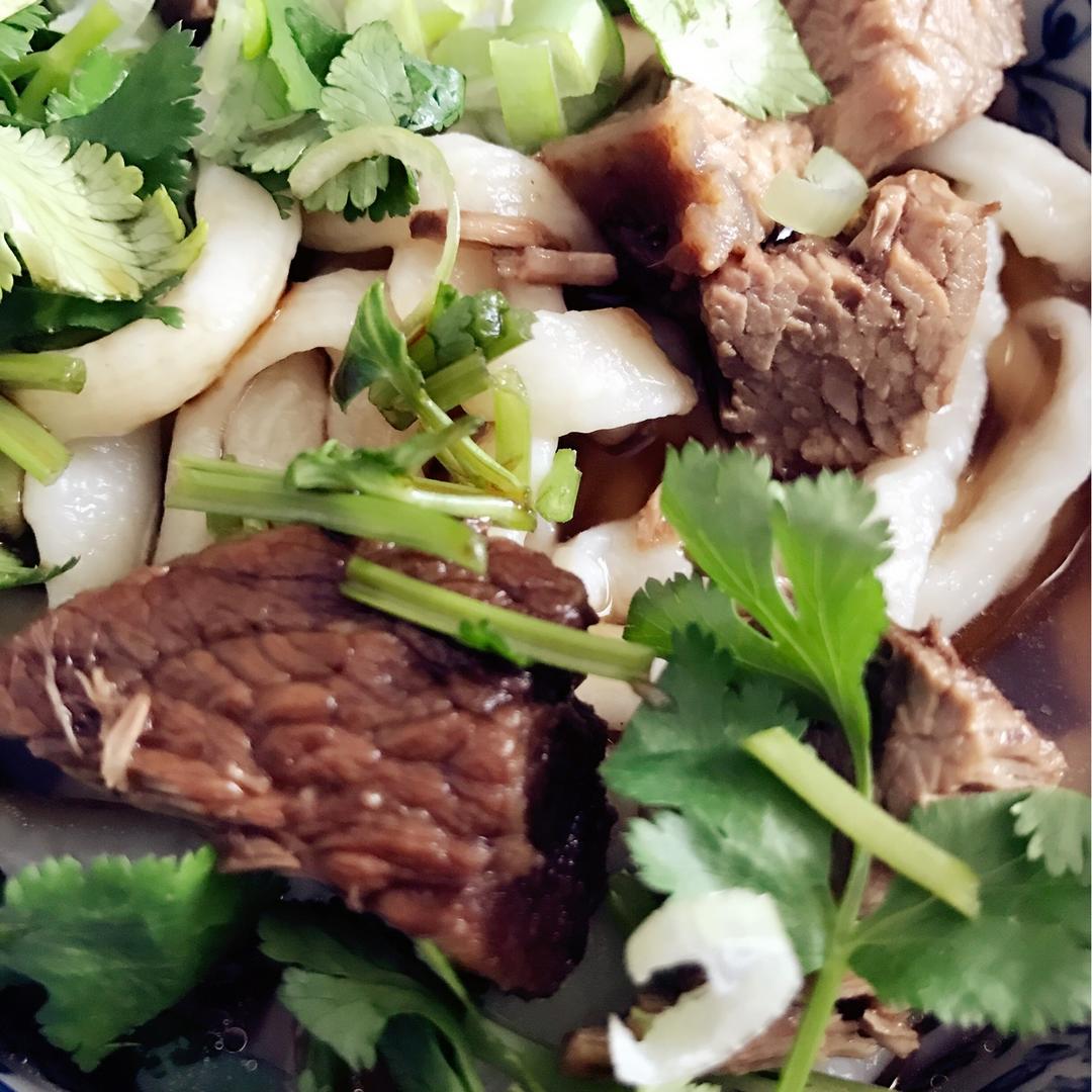 牛肉刀削面