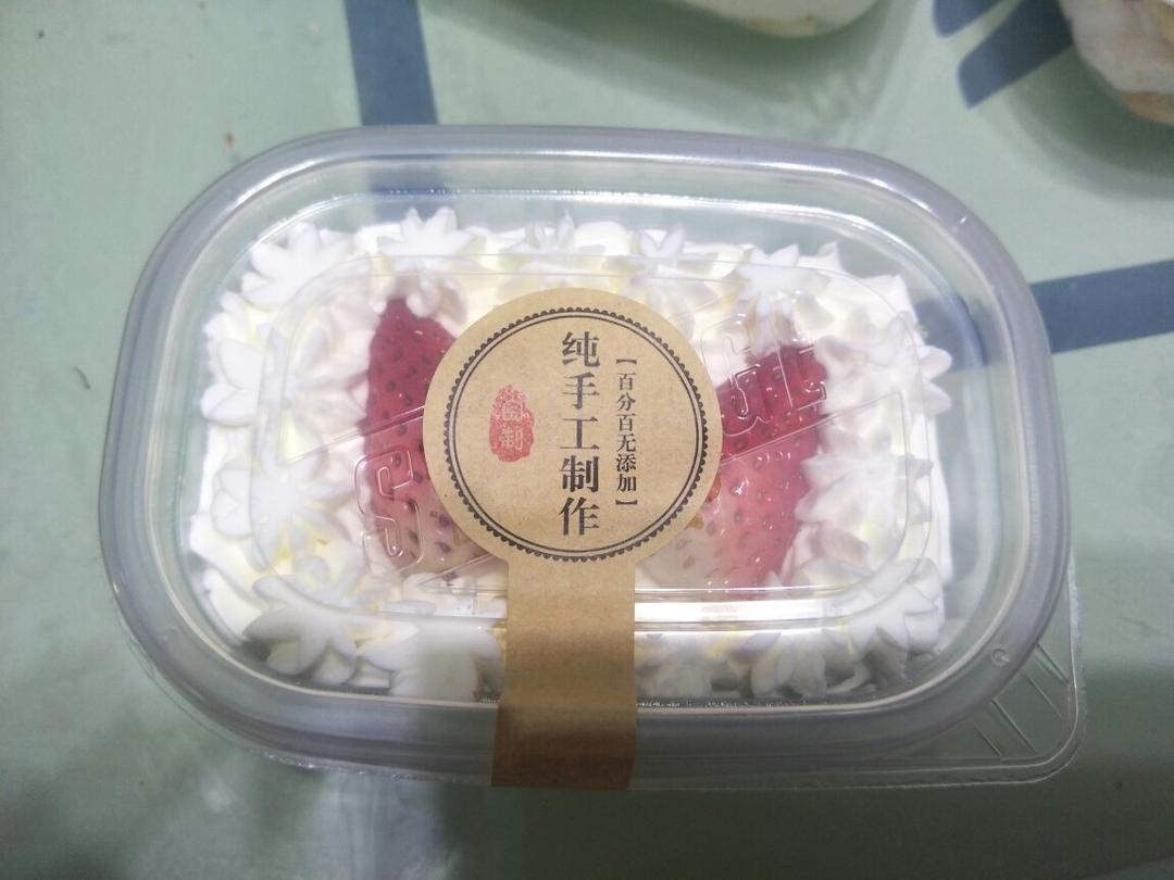 草莓奶油蛋糕盒子