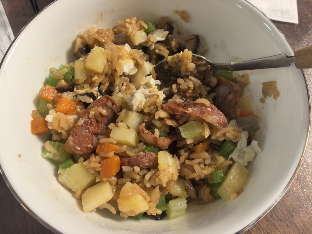 懒人电饭锅香肠焖饭/煲仔饭