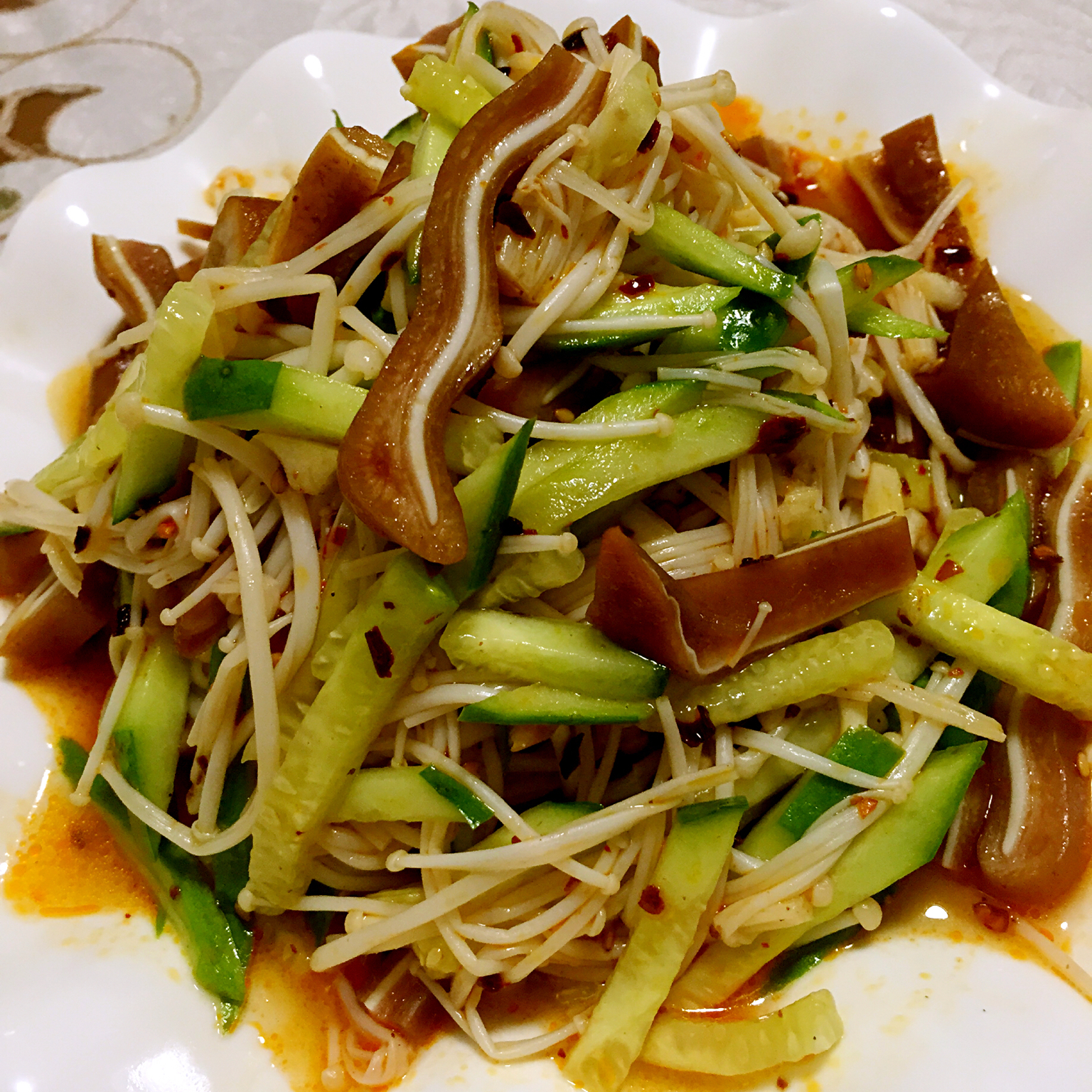 黄瓜丝拌金针菇