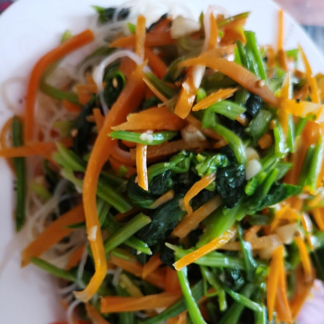 开胃爽口又营养的菠菜拌粉丝