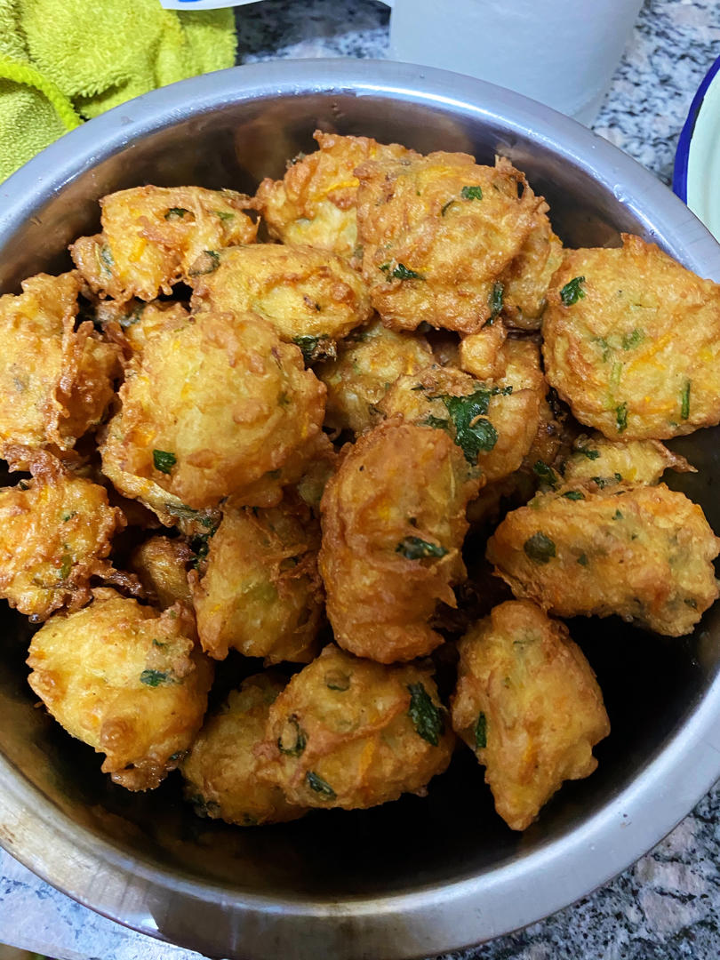 现炸萝卜豆腐丸子，一口脆香馋出口水~