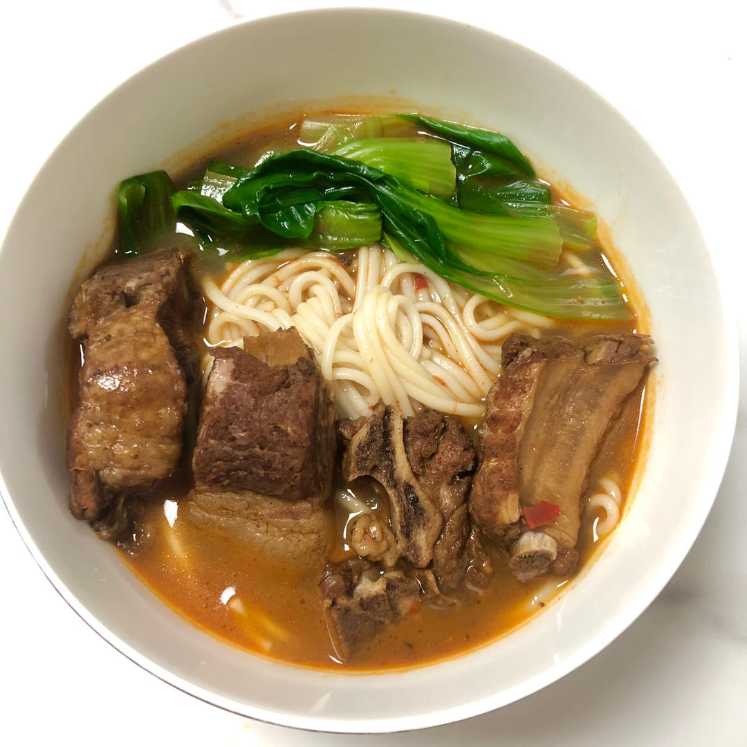 家常排骨面